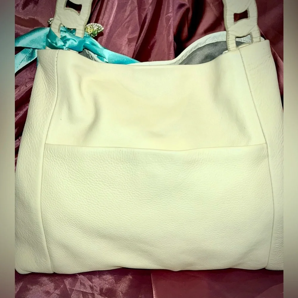 Vince Camuto Deeha Hobo Bag with VC Dust Bag - Picture 4 of 16